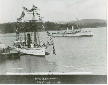 Le HMS Shearwater et le NCSM Rainbow à Esquimalt, le 7 novembre 1910