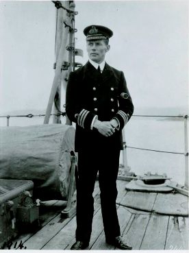Le commandant Walter Hose, NCSM Rainbow
