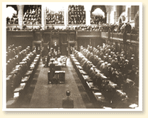 Chambre des communes, le 7 septembre 1939; la premire journe d'une session spciale au cours de laquelle le Parlement du Canada a dclar la guerre  l'Allemagne. - AN20000034-018