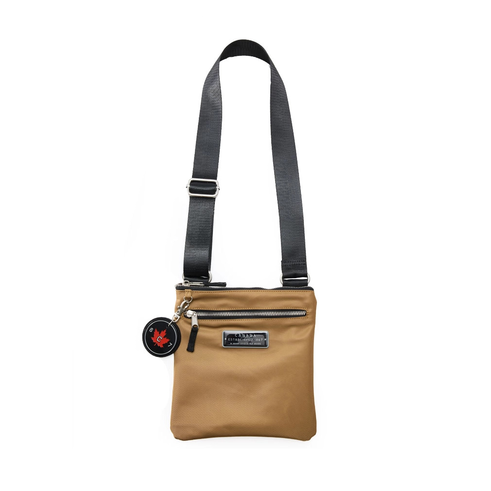 603771-Canada-Pouch1