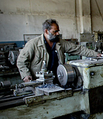 MANUFACTURE DE JANGALAK - Photo : Stephen Thorne / la Presse Canadienne