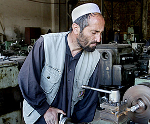 MANUFACTURE DE JANGALAK - Photo : Stephen Thorne / la Presse Canadienne