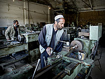 MANUFACTURE DE JANGALAK - Photo : Stephen Thorne / la Presse Canadienne