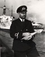 LEONARD BROOKS, photo - portrait, Canadian War Museum, AN20040082-033