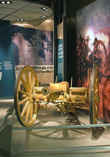 Photo de la guerre des Boers, Canon de campagne de 12 livres de la collection du Musée canadien de la guerre. Ceci est le canon No.5 utilisé par la Batterie 