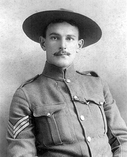 Photos de la guerre des Boers, Le sergent Edward J. Holland du Royal Canadian Dragoons, récipiendaire de la Croix de Victoria pour bravoure à Leliefontein, le 7 novembre 1900.  Royal Canadian Dragoons Archives