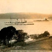 Le NCSM Rainbow arrivant à Esquimalt, en Colombie-Britannique, 1910