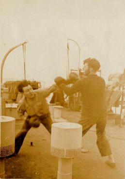 Boxe à bord du NCSM Swansea