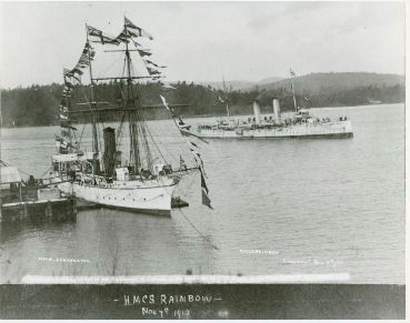 L'arrivée du NCSM Rainbow à Esquimalt (Colombie-Britannique)