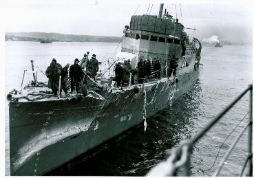 Le NCSM St. Croix, dans le port de Halifax, décembre 1940