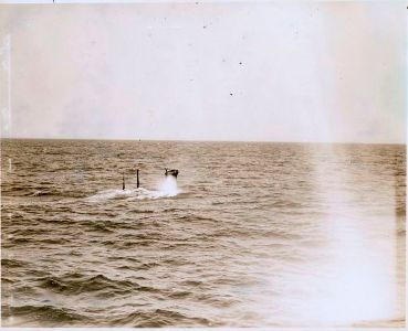 Le U-889 en immersion périscopique
