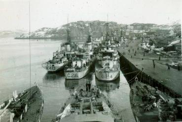 Destroyers de classe Tribal canadiens à Polyarny, en Russie, avril 1945