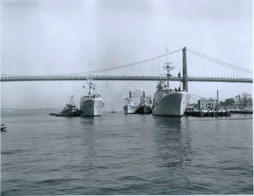 Navires canadiens dans le port de Halifax