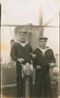Deux marins à bord du NCSM Grilse