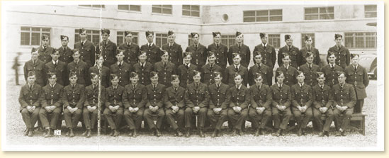 Stagiaires de l'cole de formation technique de St. Thomas (Ont.). - AN19800312-004