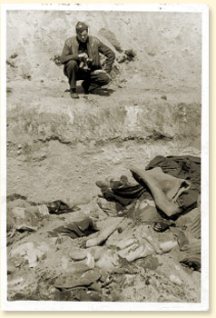 Bergen-Belsen concentration camp after liberation - AN19780689-019