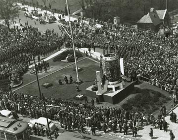 Dons des Canadiens et des Canadiennes, PA-111594