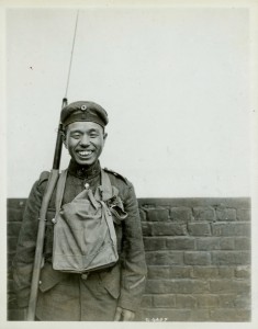 Canadien d'origine japonaise en uniforme