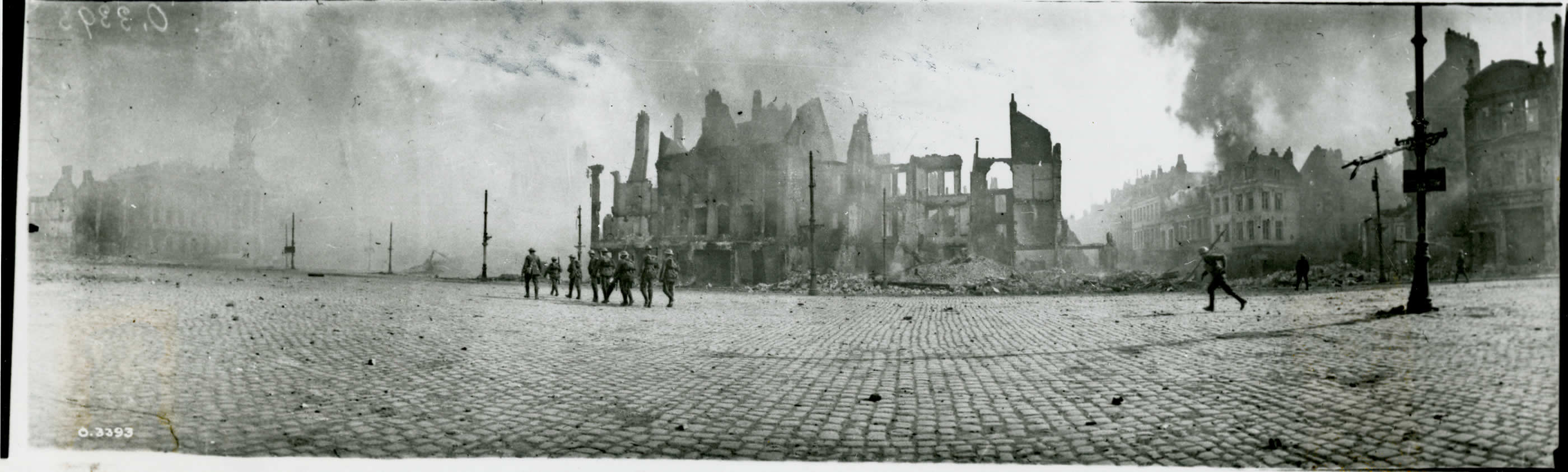 Entrée des Canadiens dans Cambrai