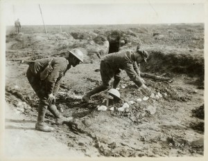 Dernière touche à une sépulture