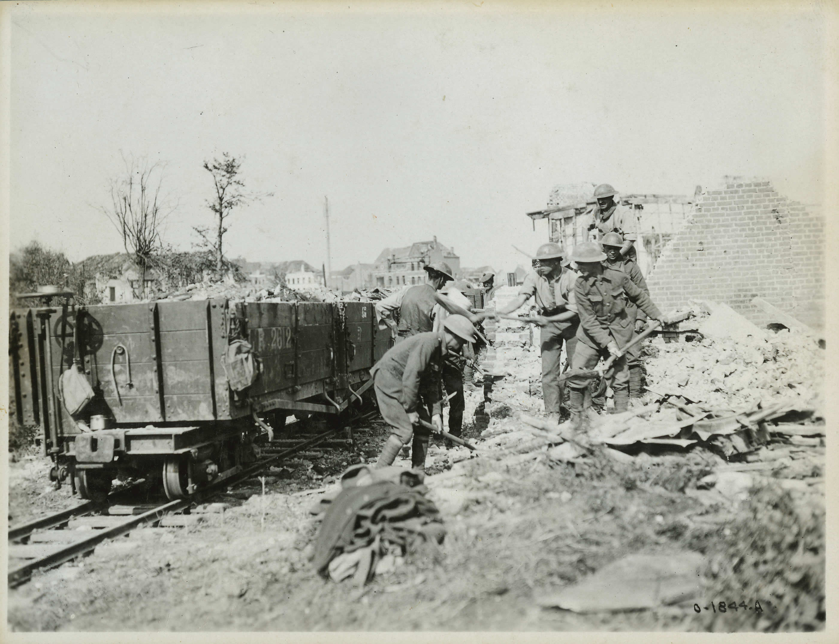 Utilisation de ruines pour construire des voies ferrées