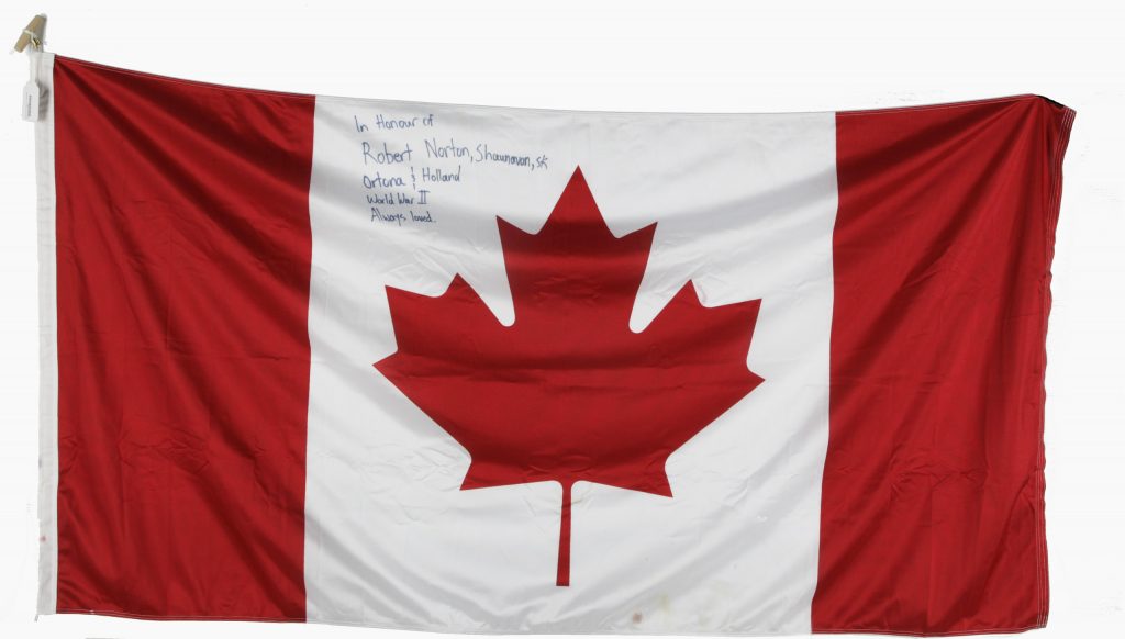 Un drapeau canadien avec un texte manuscrit