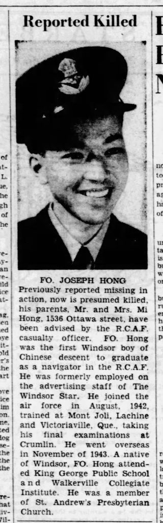 Une courte coupure de journal en noir et blanc avec un portrait de Joseph Hong en uniforme.