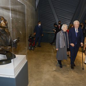 Une femme, un homme et un enfant