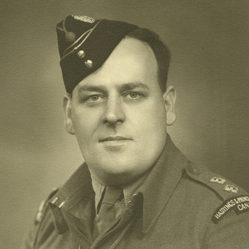 Une vieille photo d'un homme en uniforme, située au Musée canadien de la guerre à Ottawa.