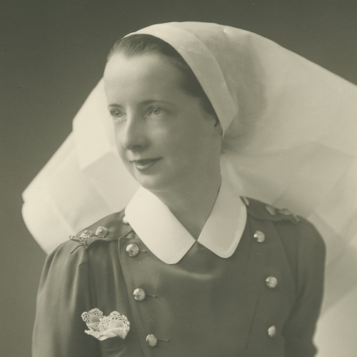 Une vieille photo d'une femme en uniforme d'infirmière, prise au Musée canadien de la guerre à Ottawa.