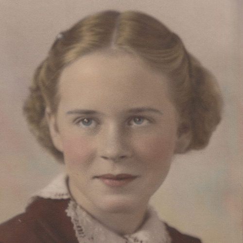 Une vieille photo d'une jeune fille à Ottawa.