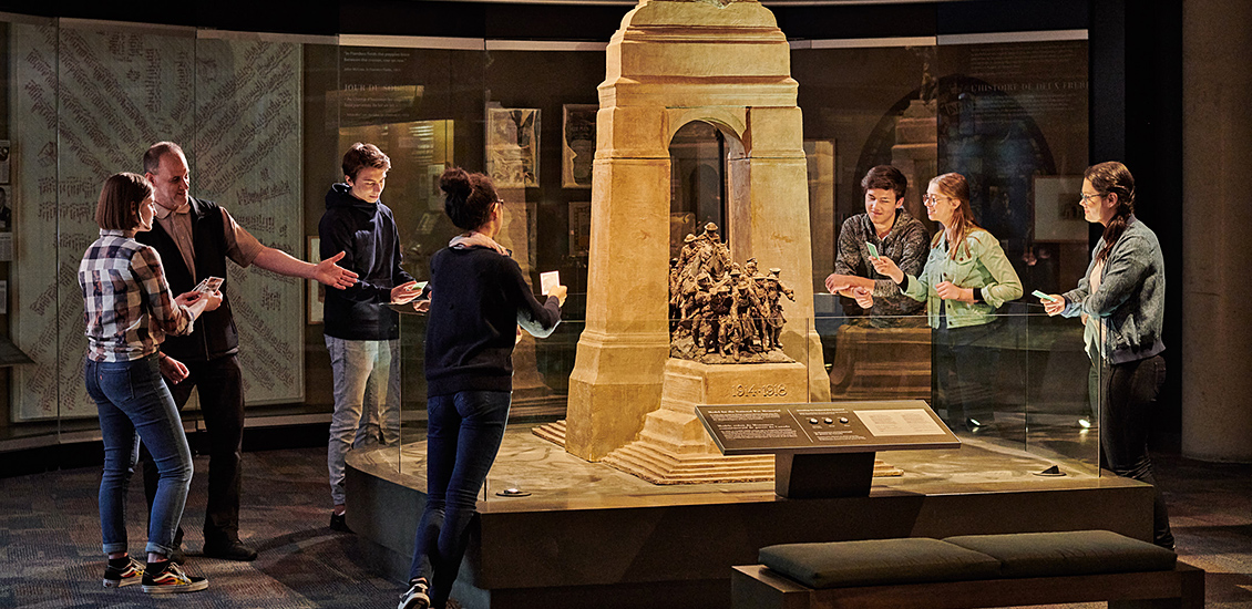 Etudiants visitant le Musée